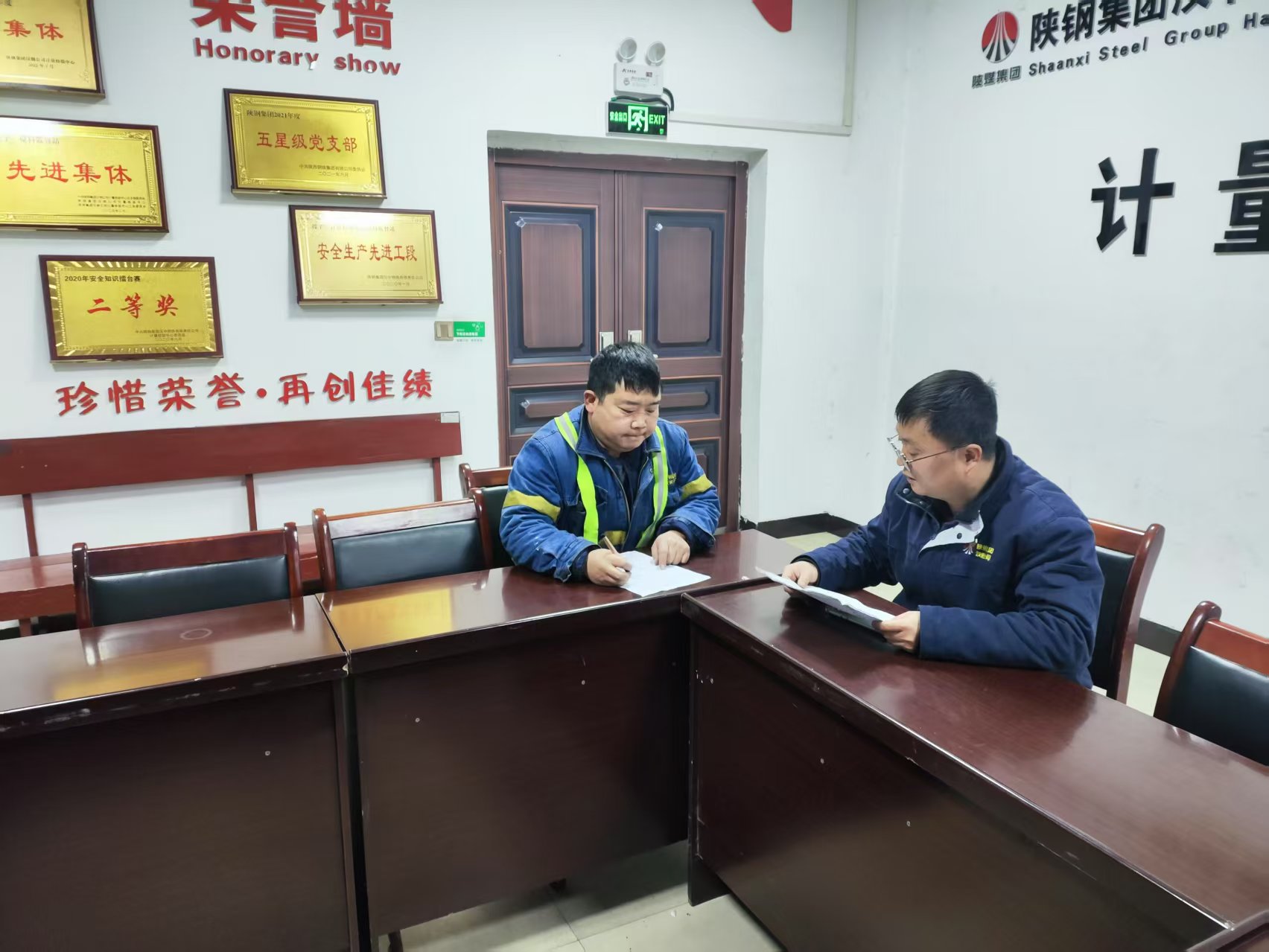 ���Ρ��������{ ��á��������E